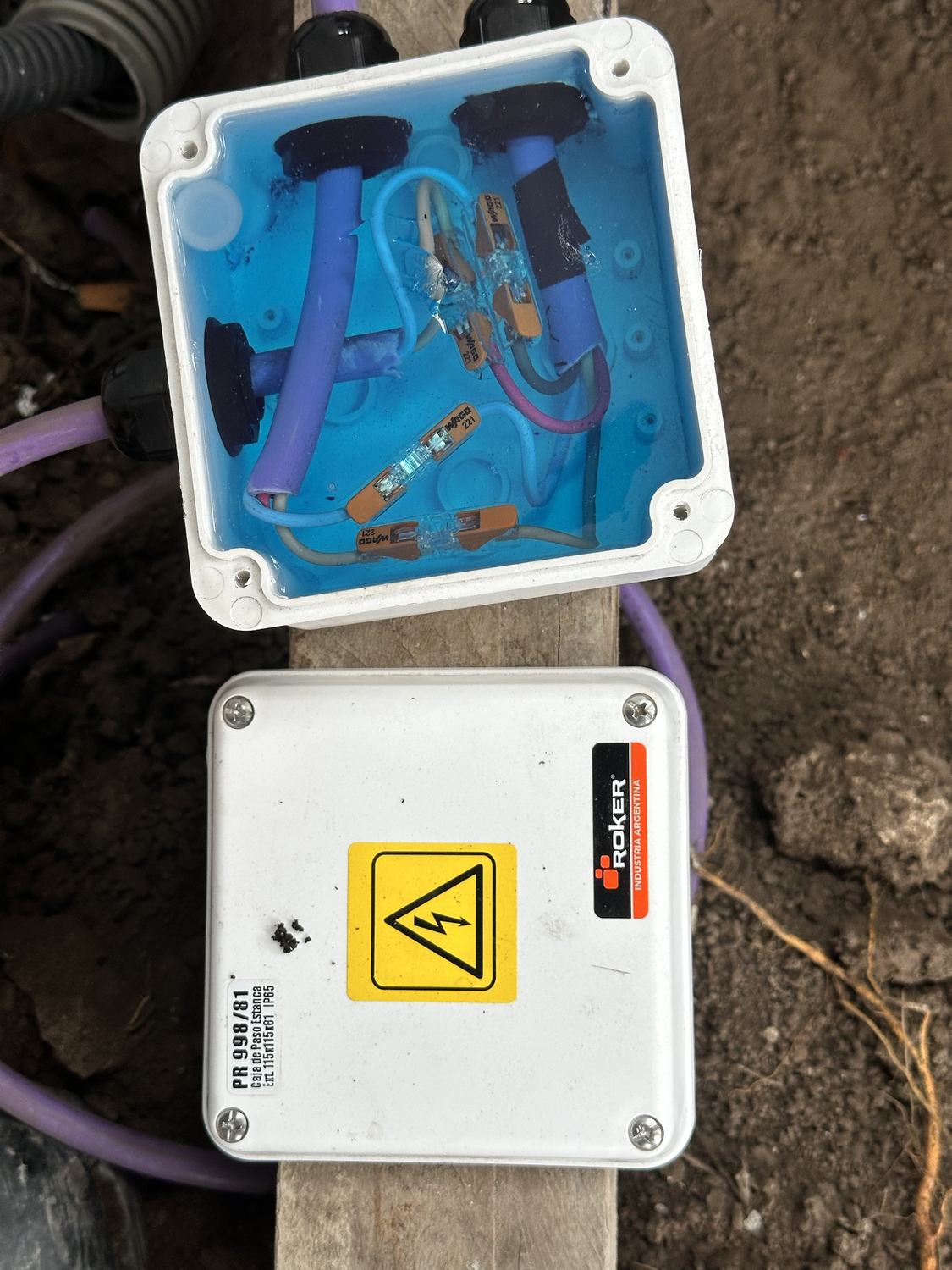 Caja estanca IP65 sellada con gel aislante