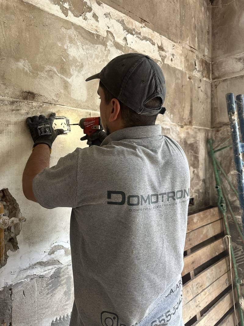 Refacción: colocación de tomacorriente