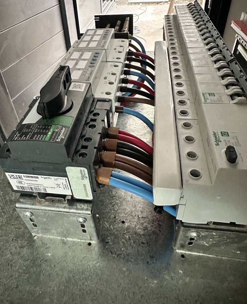 Seccionador general: terminales y cableado