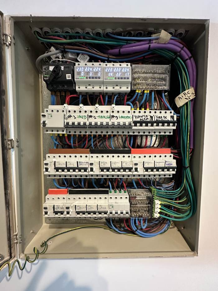 Tablero terminado y con medición